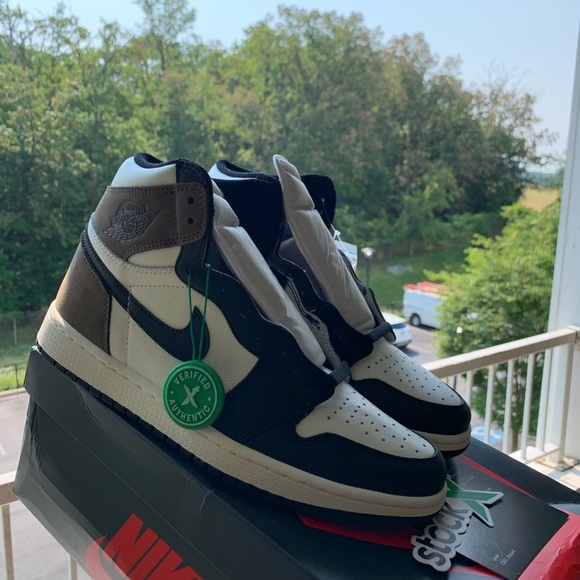 Jordan 1 mocha